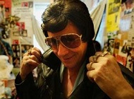 Een foto bij het nieuwsbericht: Elvis-imitator Toon Nieuwenhuisen overleden