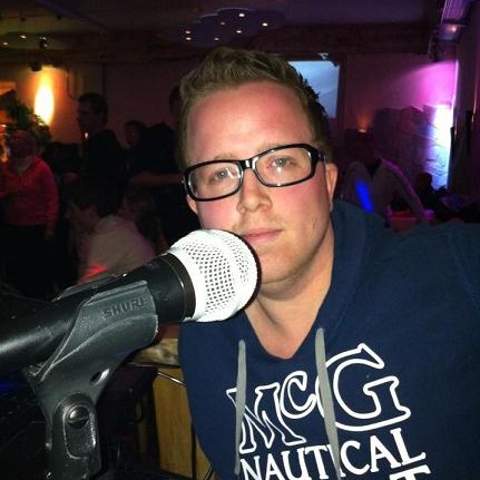 Presentator Niels Damen