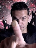 Een foto van de lookalike en imitator van  Robbie Williams